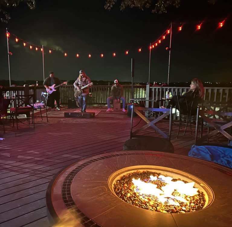 lighthousepub 768x751